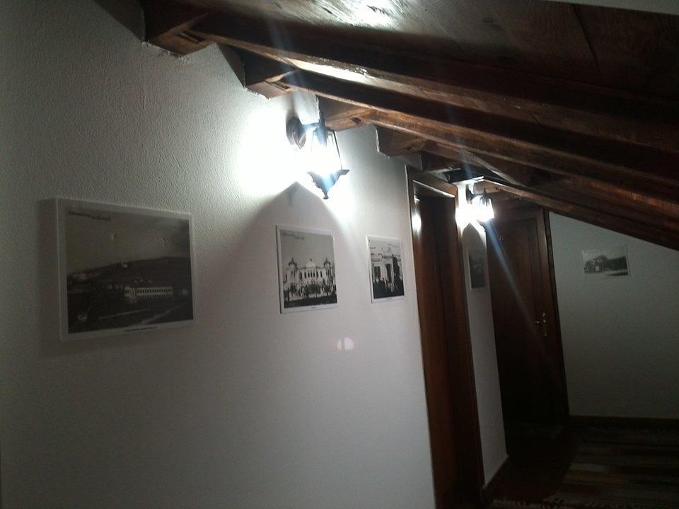 Hotel Bujtina E Bardhe Korce Extérieur photo