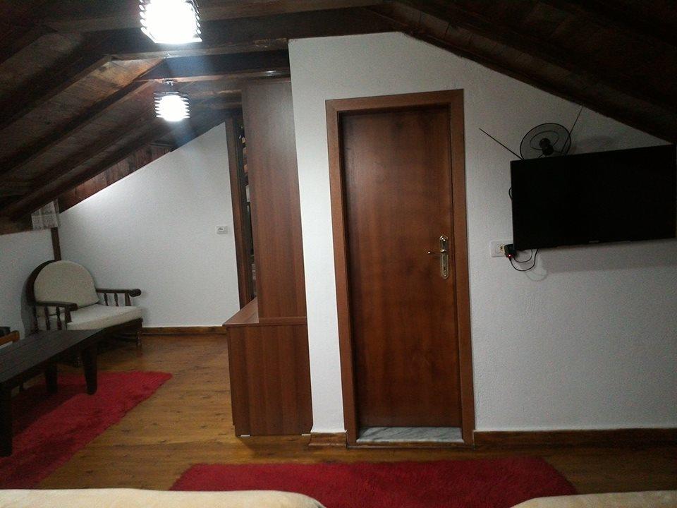 Hotel Bujtina E Bardhe Korce Extérieur photo