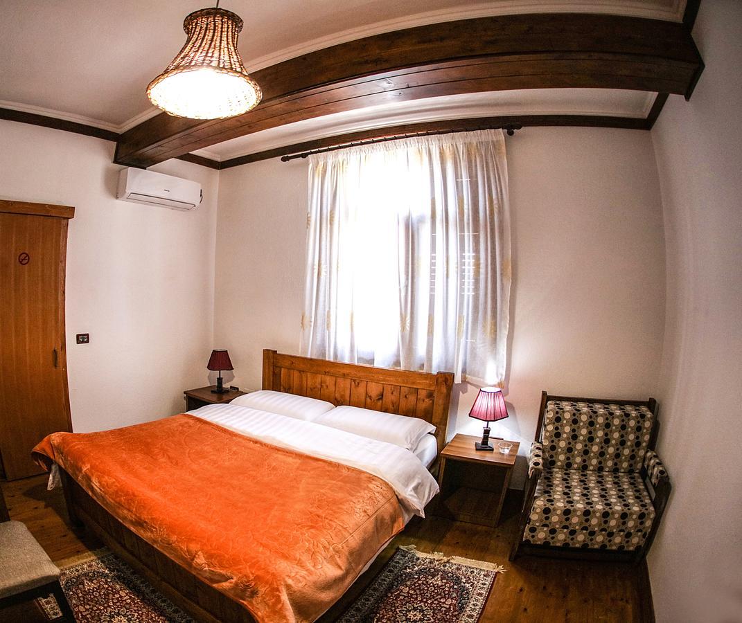 Hotel Bujtina E Bardhe Korce Extérieur photo